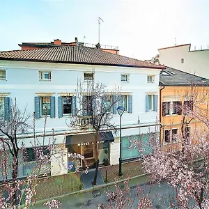Szálloda Aaron, Mestre
